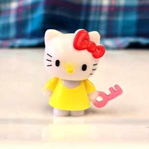 🍒🍒 Hello Kitty Yellow Dress With Key Mini Figurine